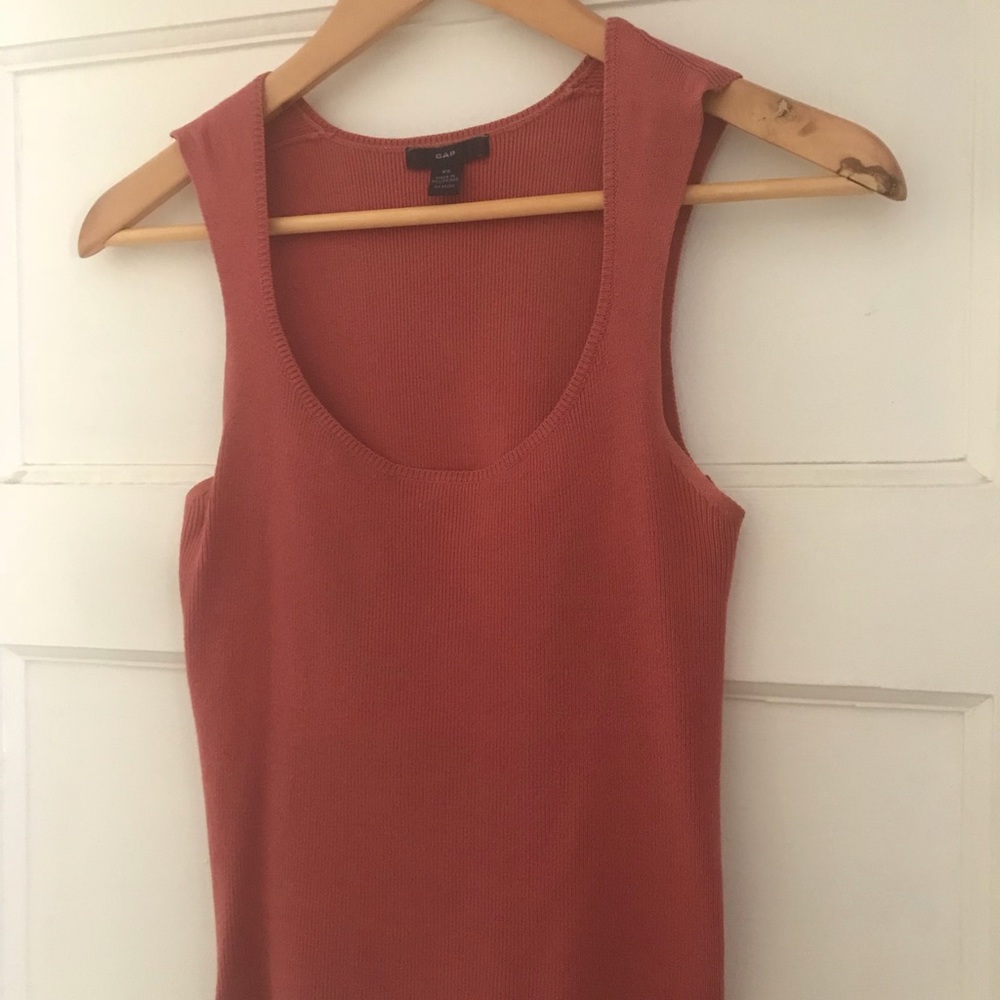 GUC mauve/pink ribbed Gap tank